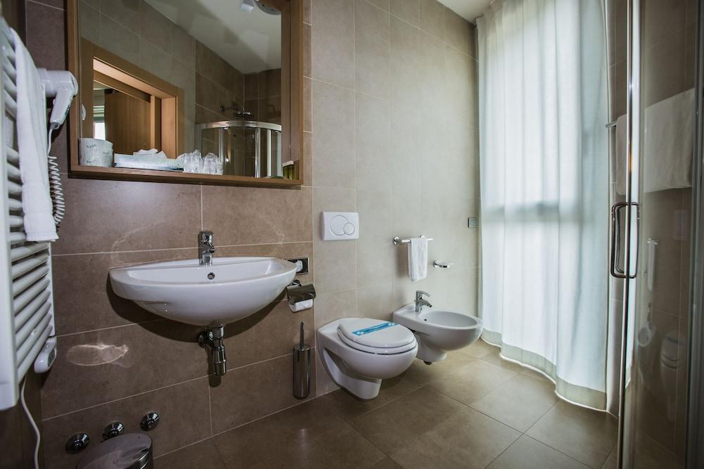 Hsm Hotel San Martino Гарбаньяте-Монастеро Экстерьер фото