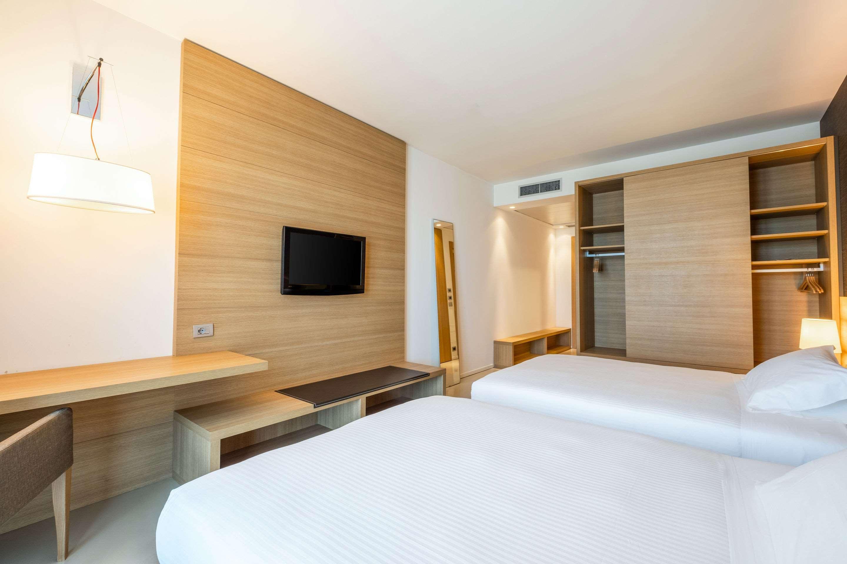 Hsm Hotel San Martino Гарбаньяте-Монастеро Экстерьер фото