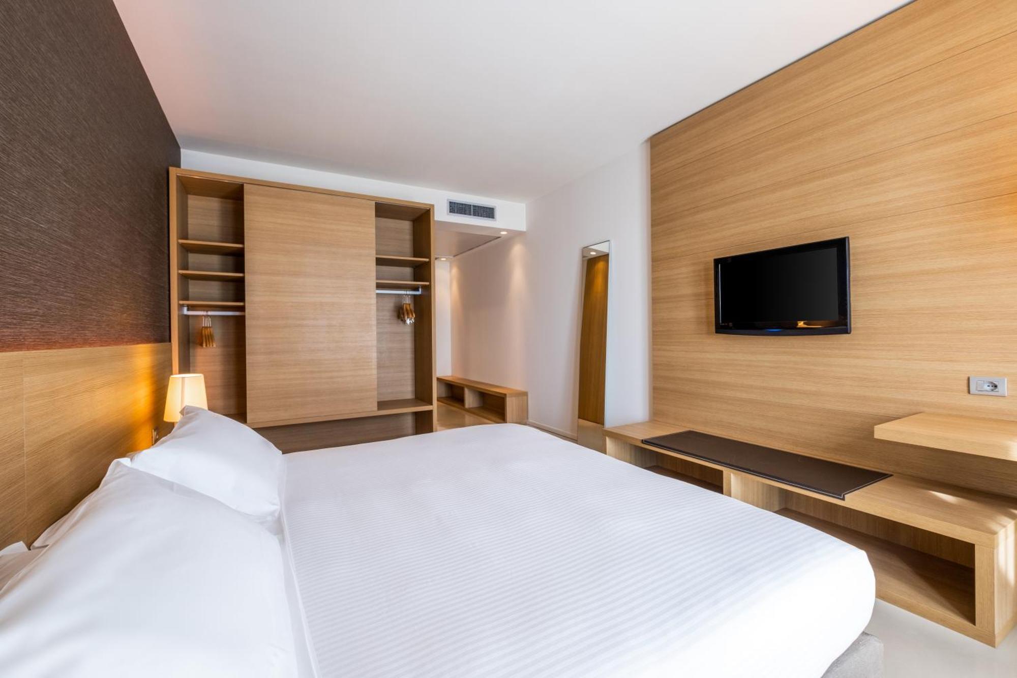 Hsm Hotel San Martino Гарбаньяте-Монастеро Экстерьер фото