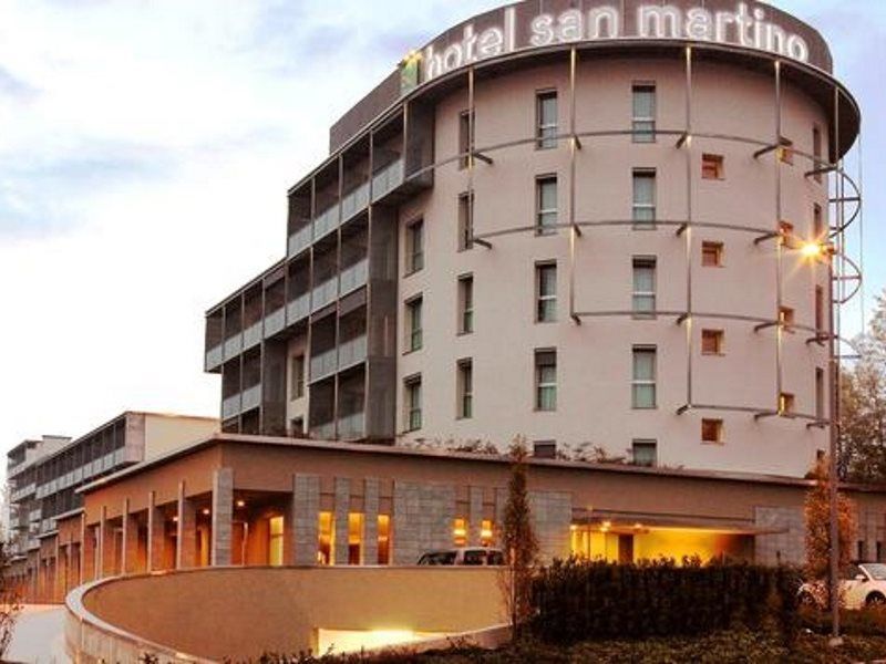 Hsm Hotel San Martino Гарбаньяте-Монастеро Экстерьер фото